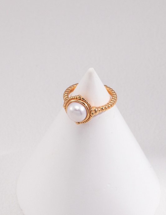 Golden Vintage Pearl Ring