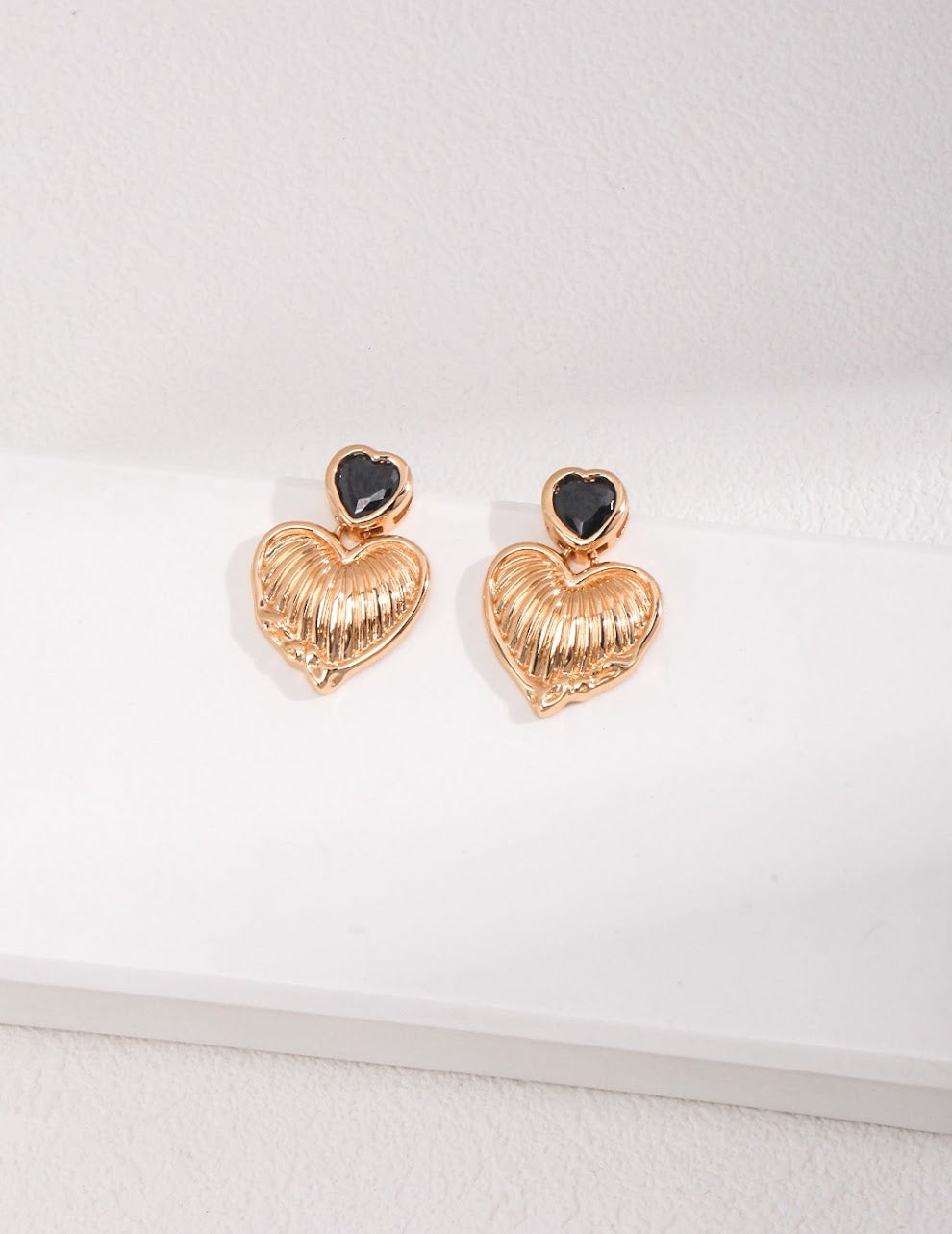 Captivating Black Gemstone Heart Earrings - CélineDor