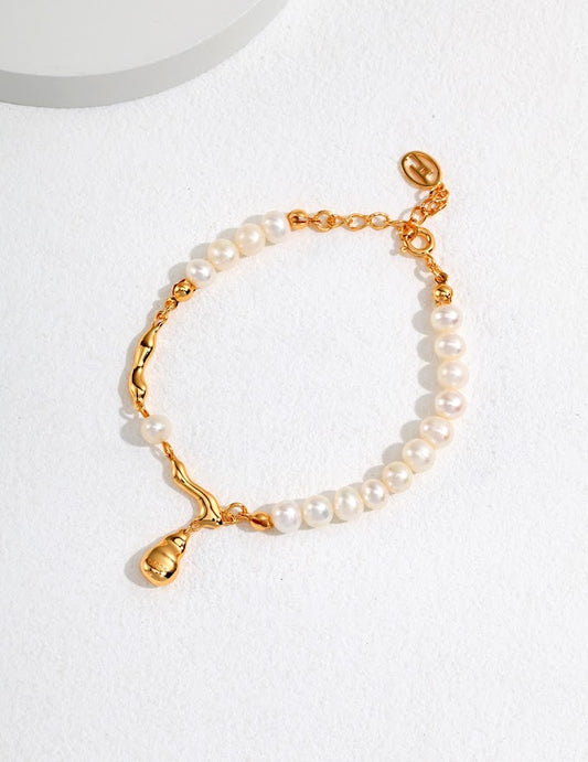 Graceful Curves Baroque Pearls Bracelet - CélineDor