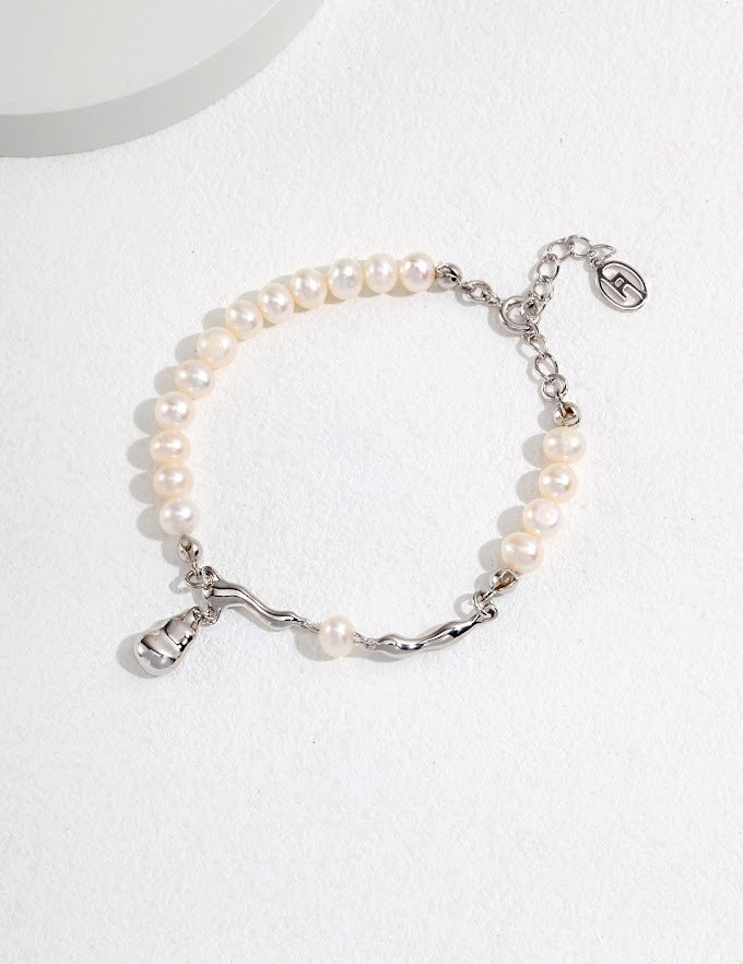 Graceful Curves Baroque Pearls Bracelet - CélineDor