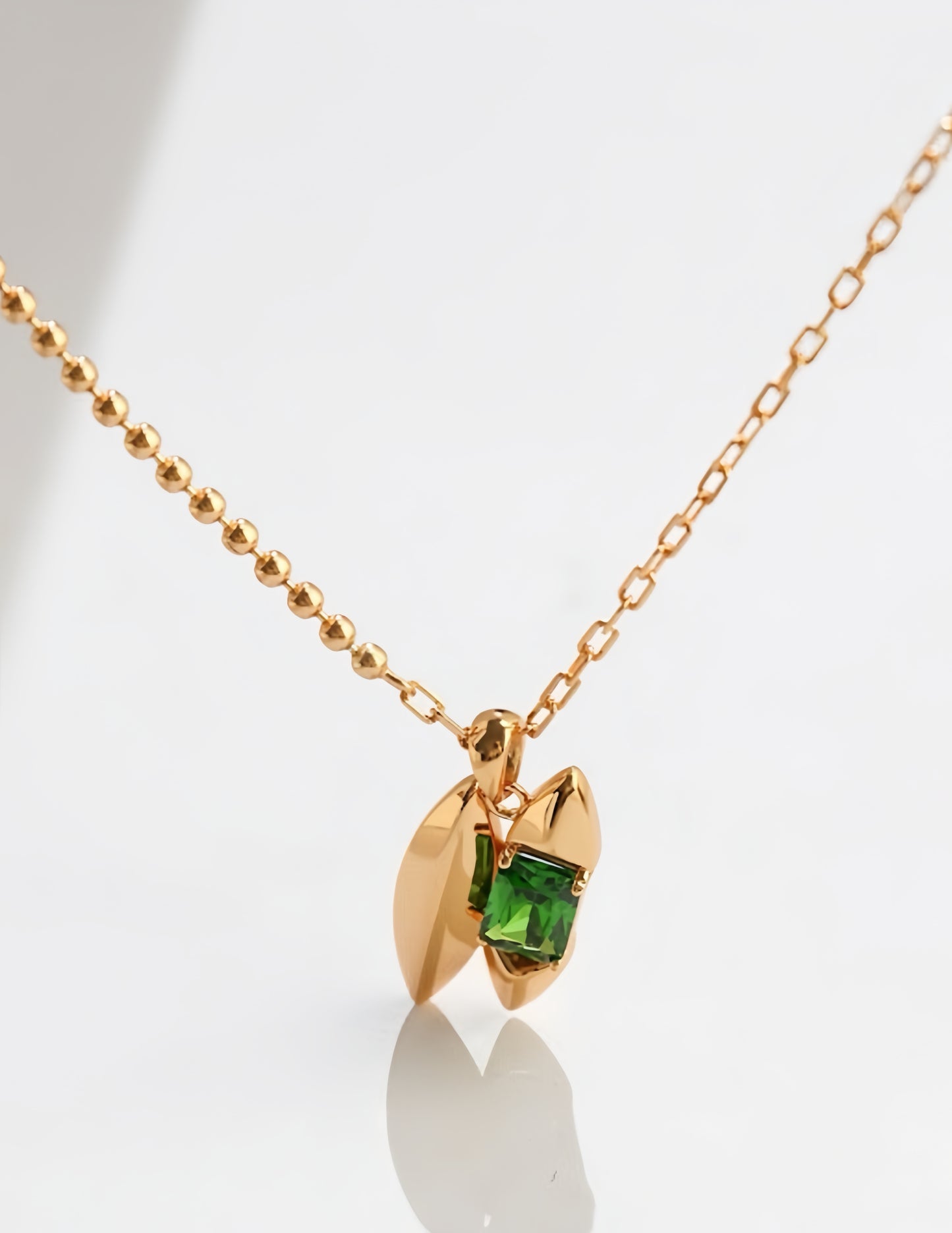 Olive Spark Necklace - CélineDor